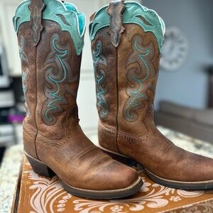 Women’s Justin’s Cowboy Boot size 9B
